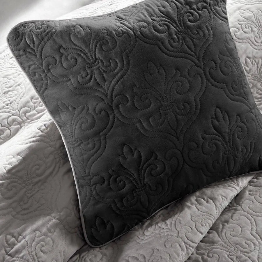 7 Piece Quilt Set with Euro Shams and Throw Pillows
