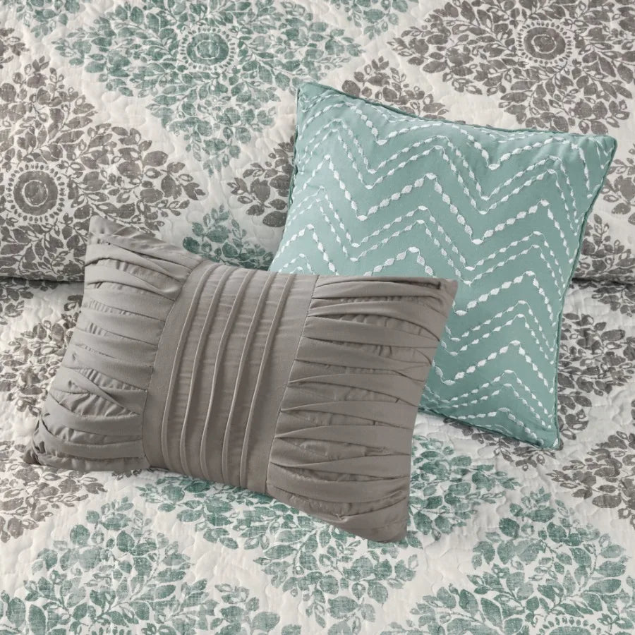 6 Piece Printed Quilt Set with Throw Pillows
