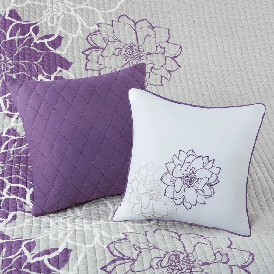 6 Piece Printed Cn Quilt Set with Throw Pillows