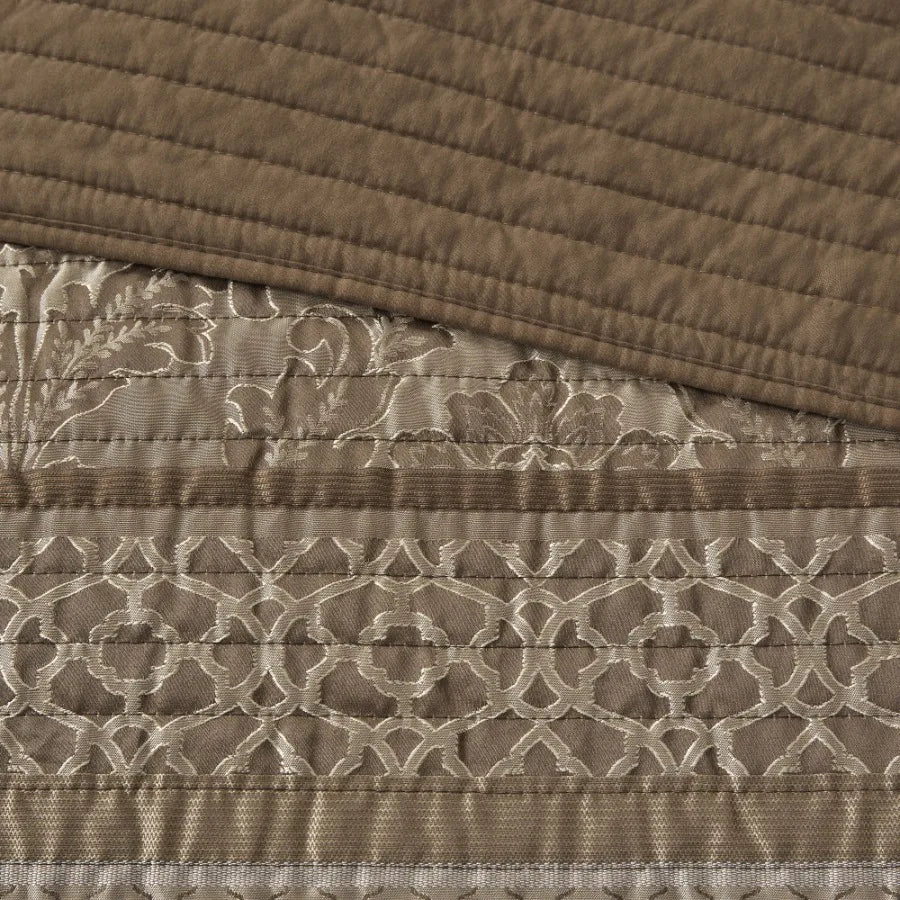 6 Piece Jacquard Quilt Set with Throw Pillows