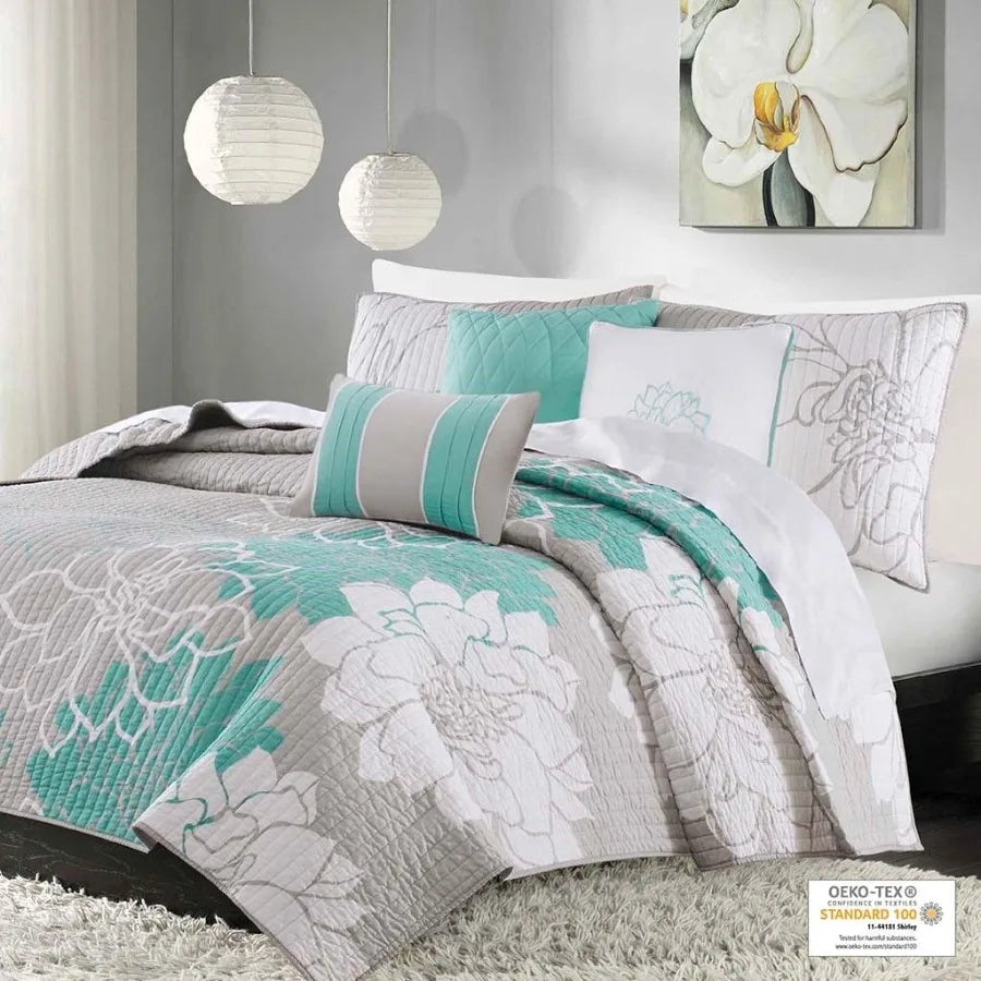 6 Piece Printed Cn Quilt Set with Throw Pillows