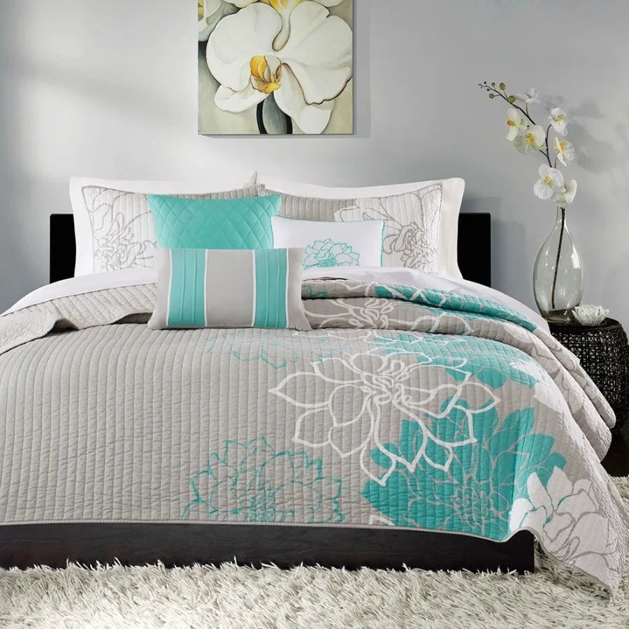 6 Piece Printed Cn Quilt Set with Throw Pillows