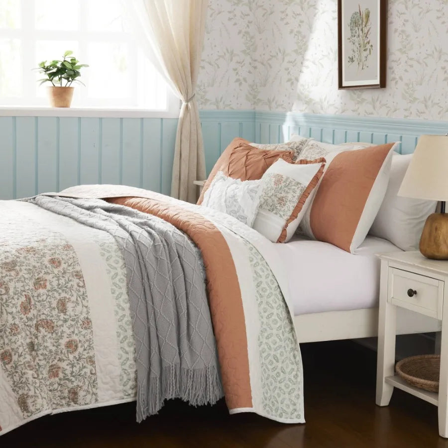 6 Piece Cn Percale Quilt Set with Throw Pillows