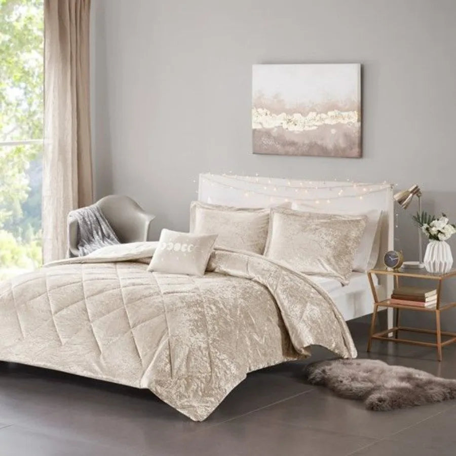 4 Pcs Velvet Comforter Set with Throw Pillow King Cal King