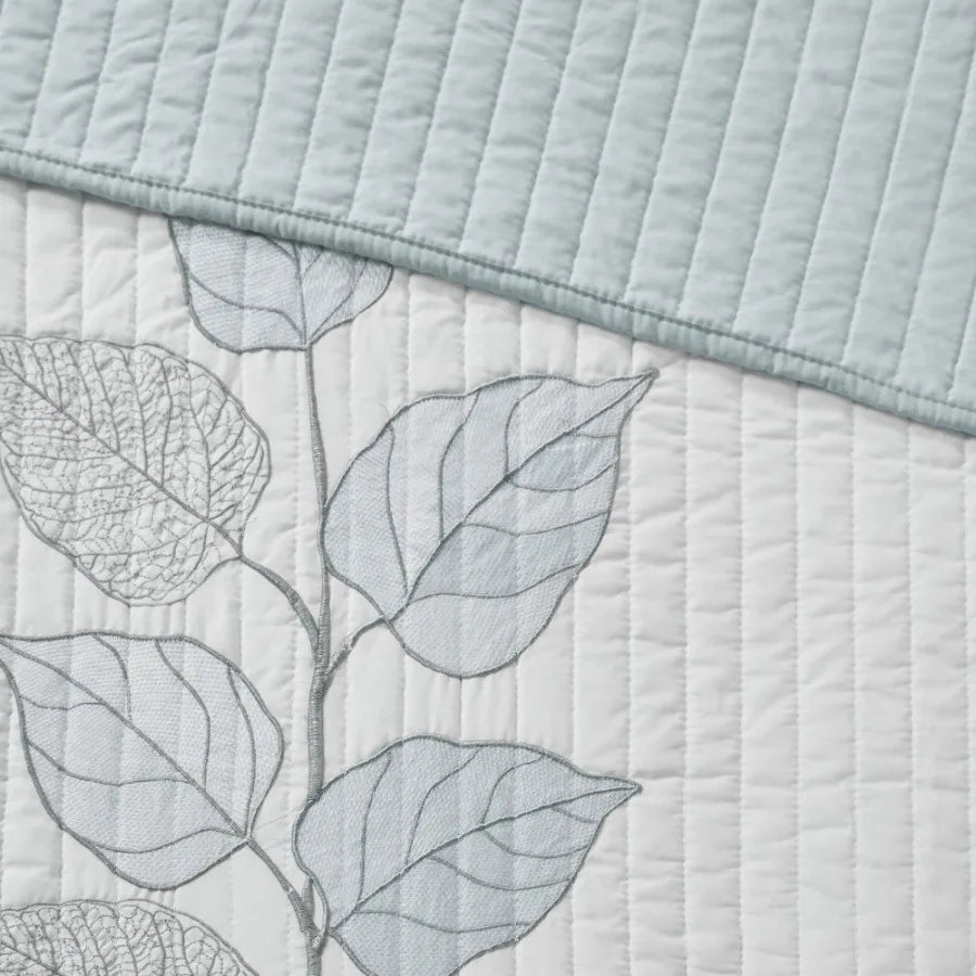 6 Piece Embroidered Quilt Set with Throw Pillows