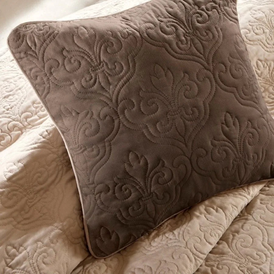 7 Piece Quilt Set with Euro Shams and Throw Pillows