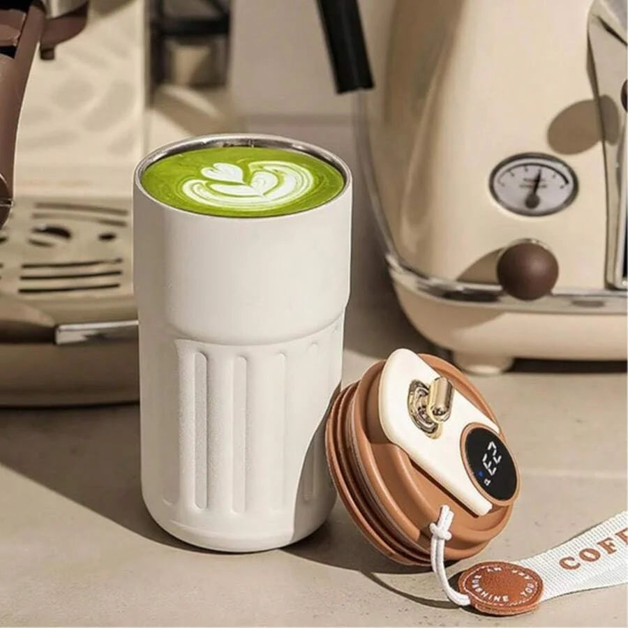 Coffee cup, vacuum insulated drum with temperature displa