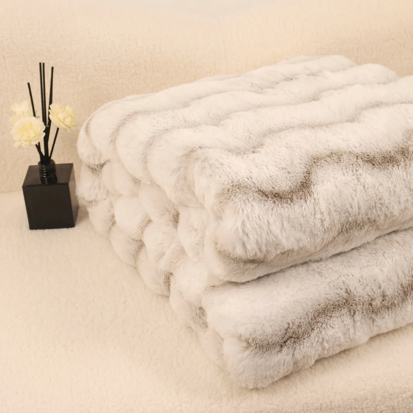 1 pc Faux Fur Blanket for Couch, Cozy Soft and Fuzzy Plush