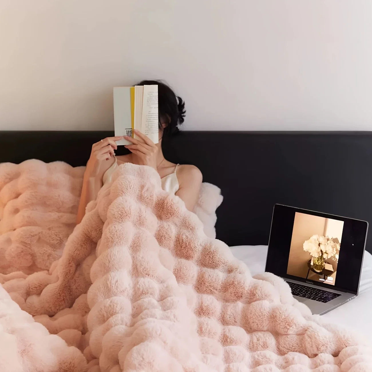 Cozy Bubble Fleece Blanket for Couch, Faux Fur Blanket