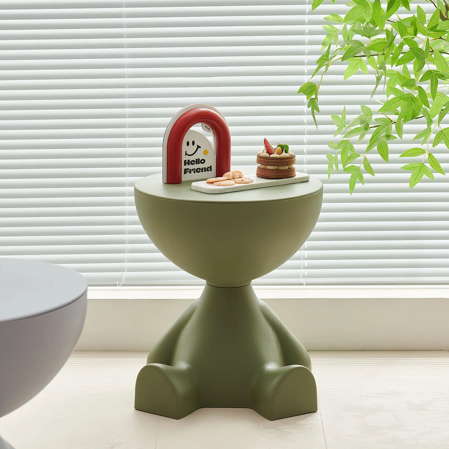 Small flat head coffee table cream style,