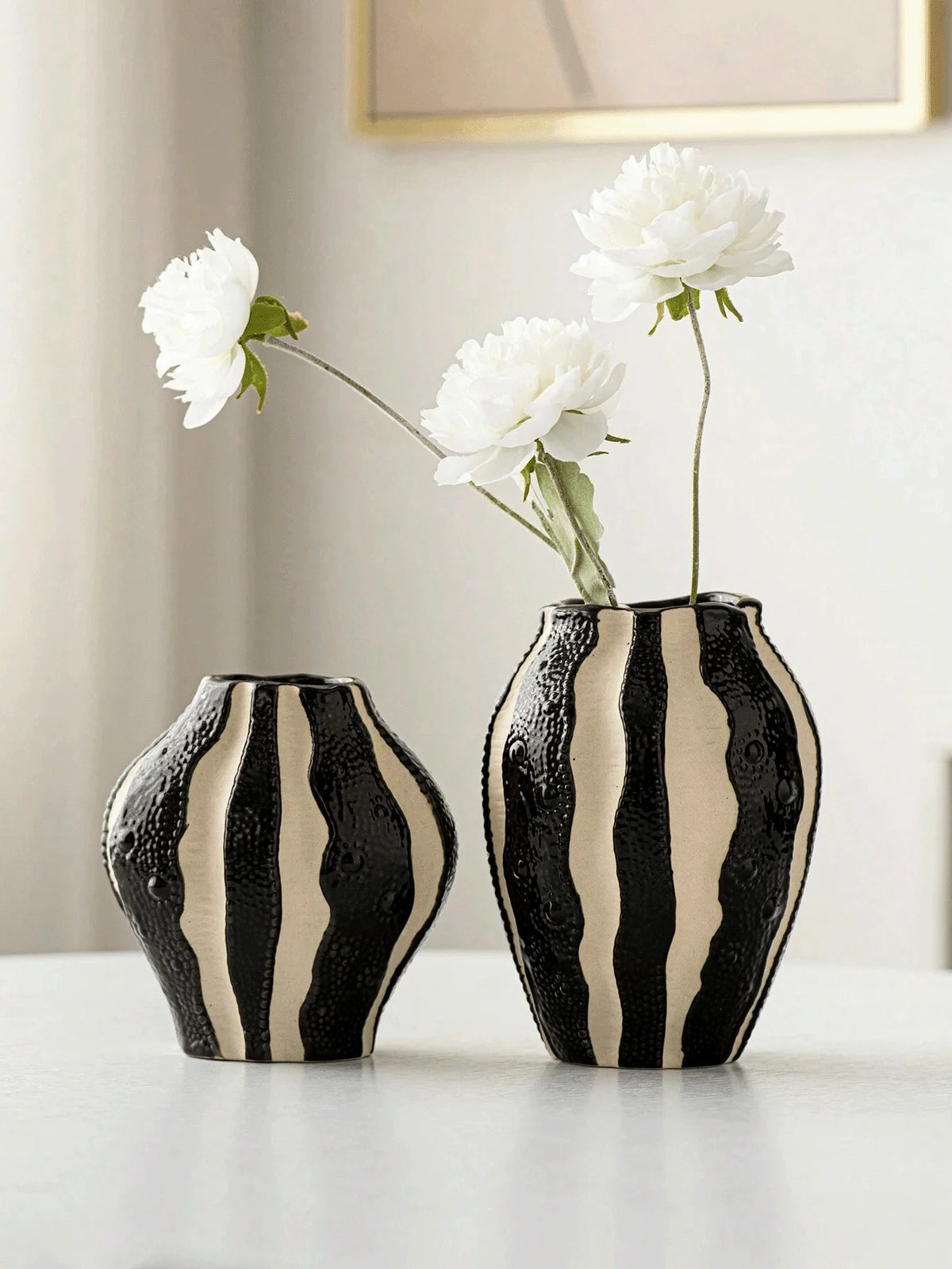 1pc Modern Black And White Resin Vase,