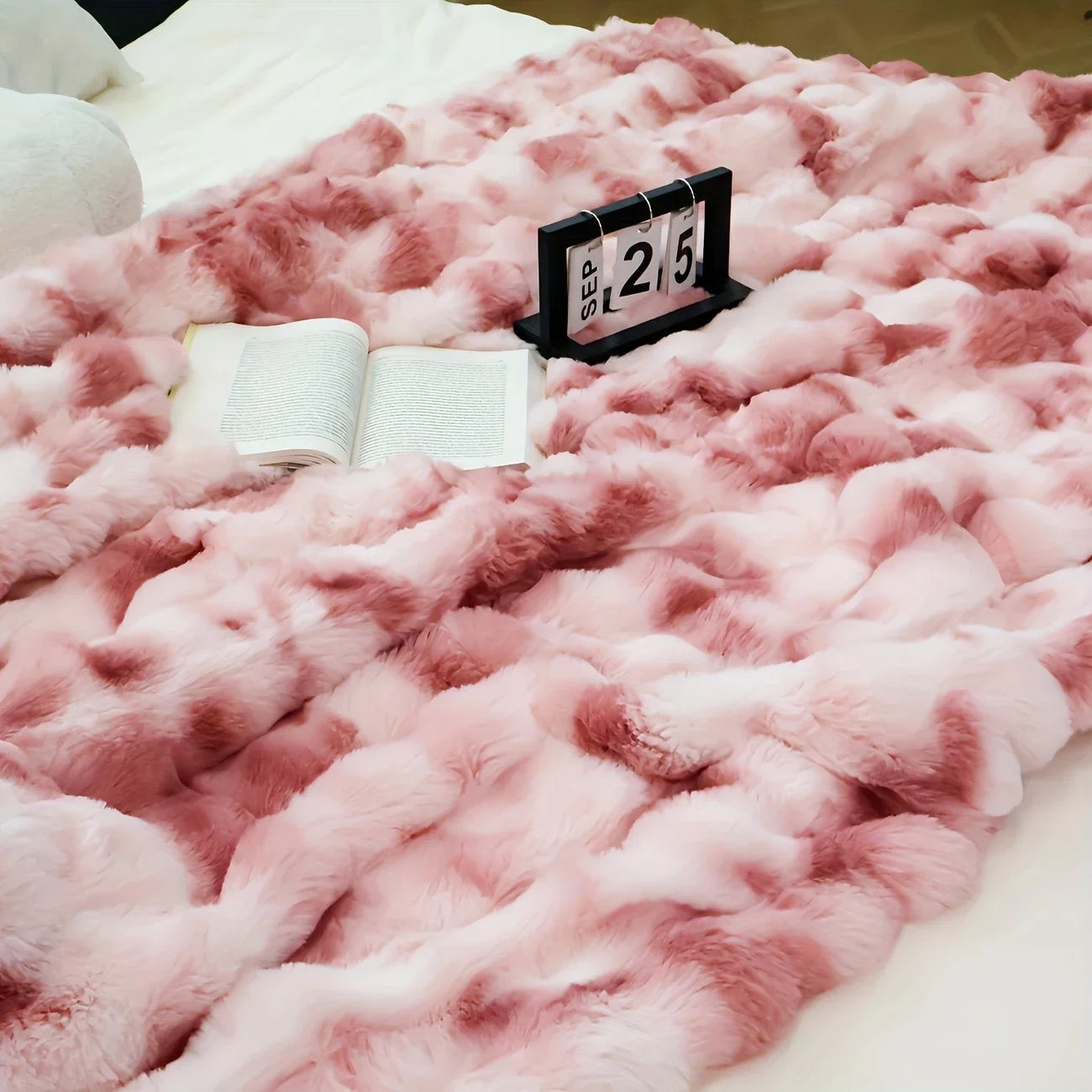 Cozy Bubble Fleece Blanket for Couch, Faux Fur Blanket
