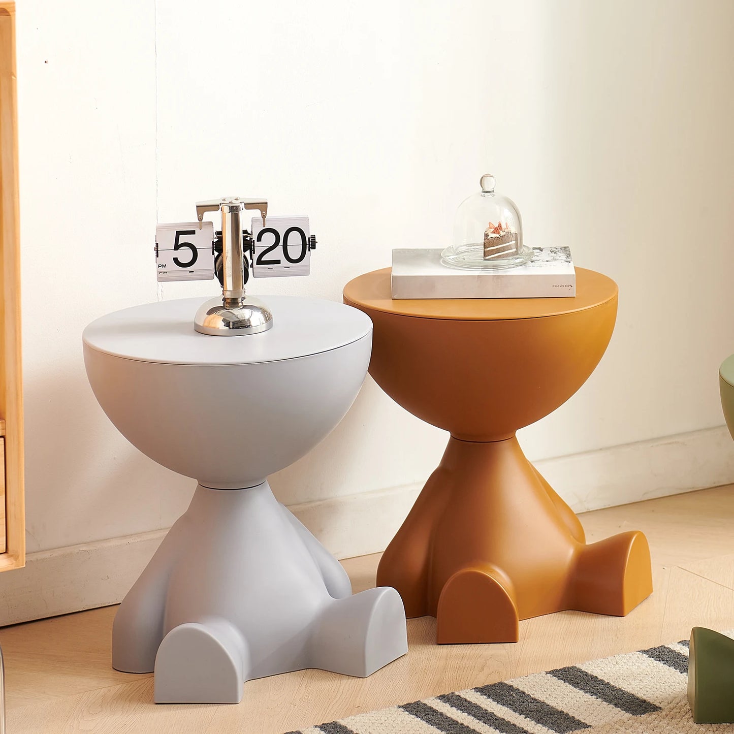 Small flat head coffee table cream style,