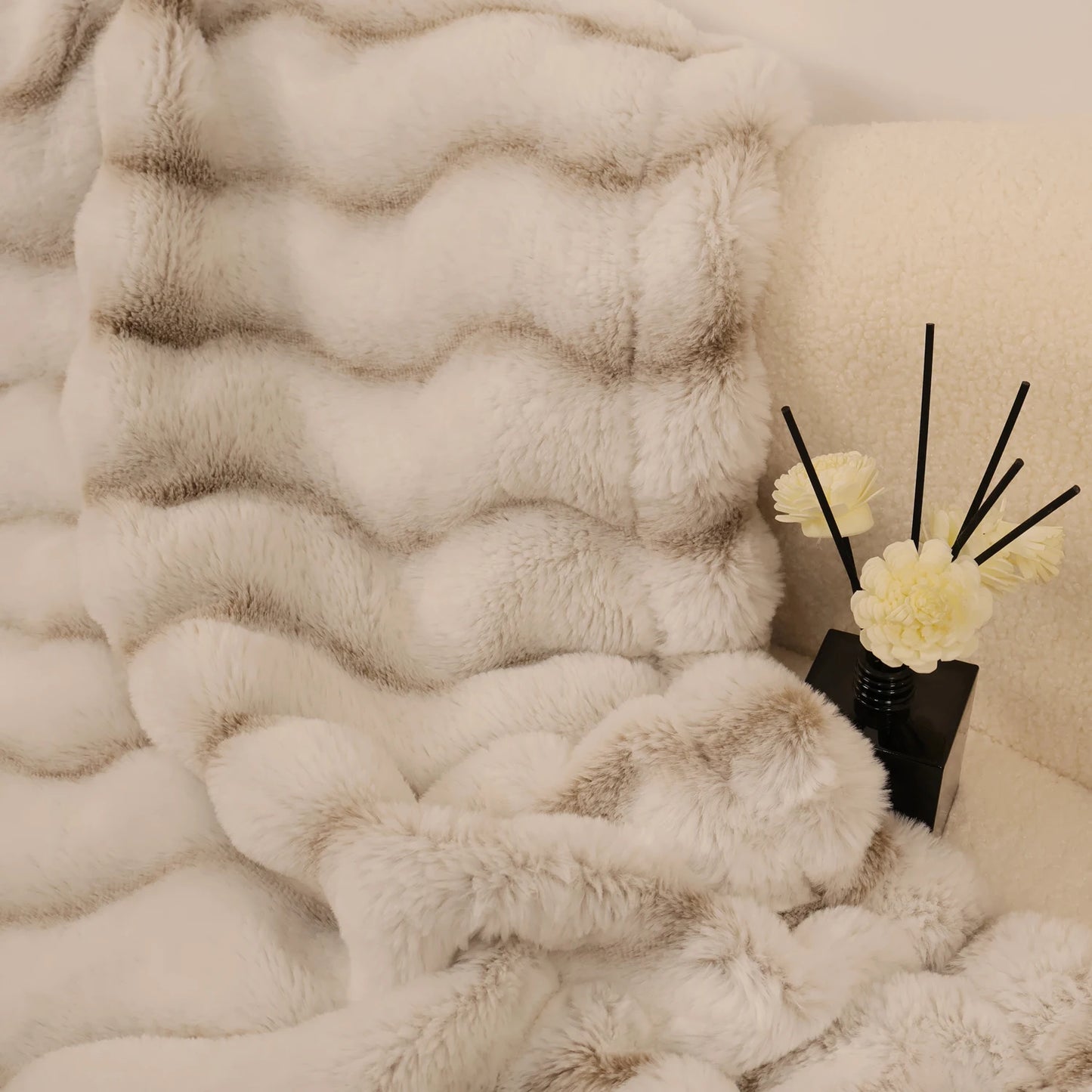 1 pc Faux Fur Blanket for Couch, Cozy Soft and Fuzzy Plush