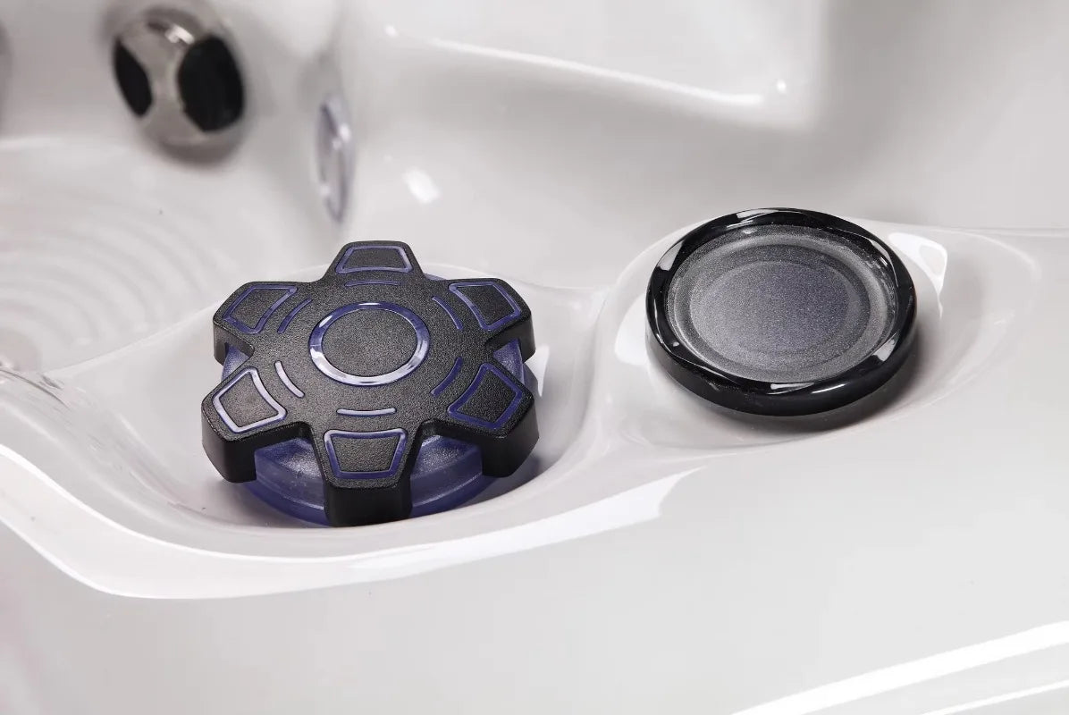 Luxury 7-seat acrylic hot tub with 70 nozzles, LED lighting