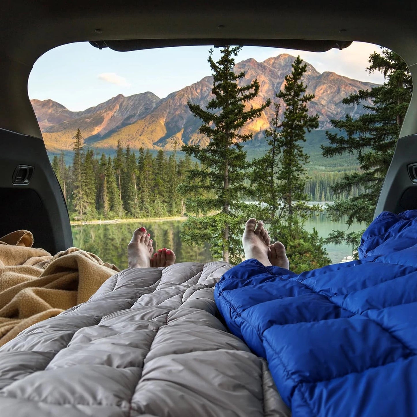 Waterproof Camping Blanket, Puffy Blanket Down Alternative Blanket