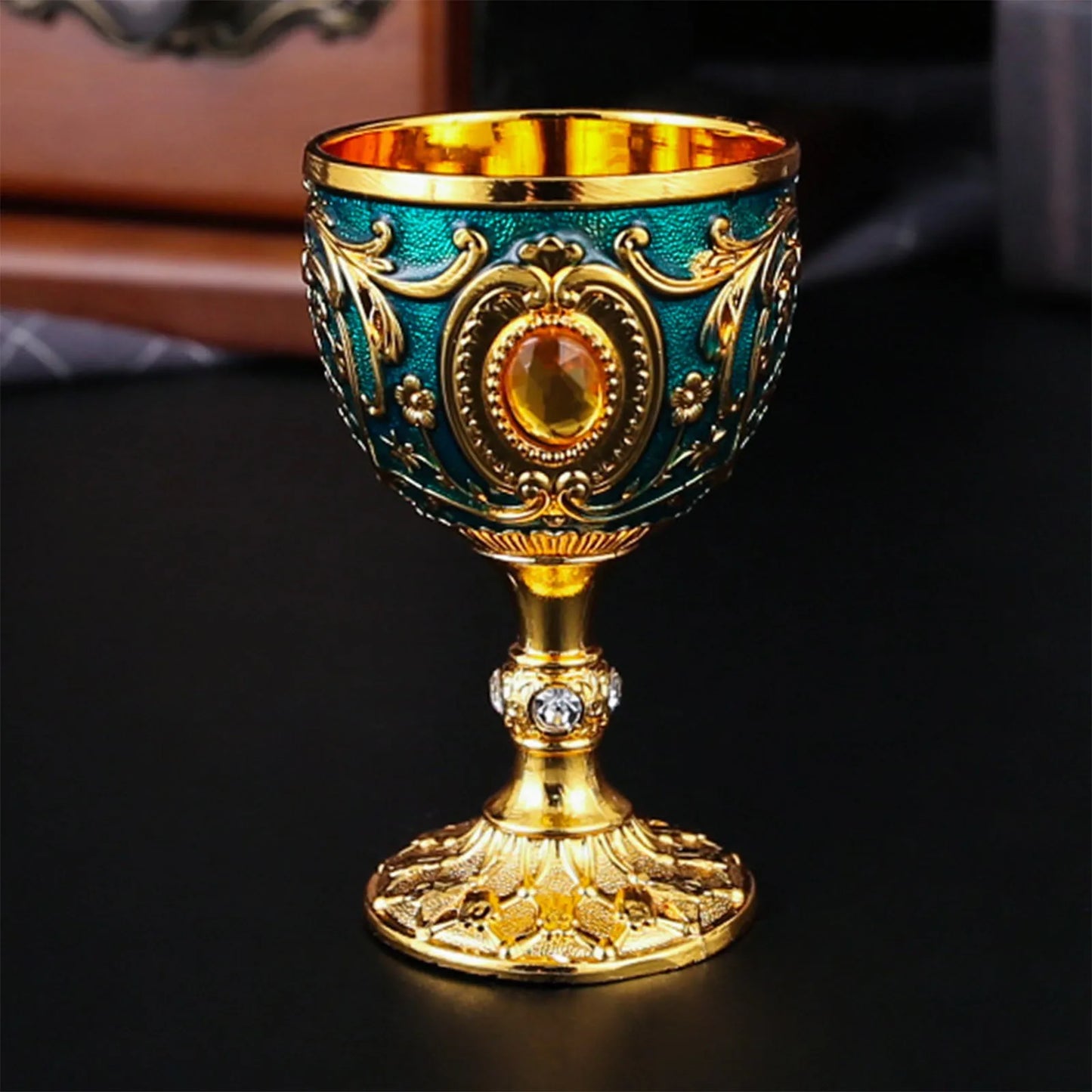 Drink Cup Embossed Vintage Metal Wine Cup Diamond-Encrusted
