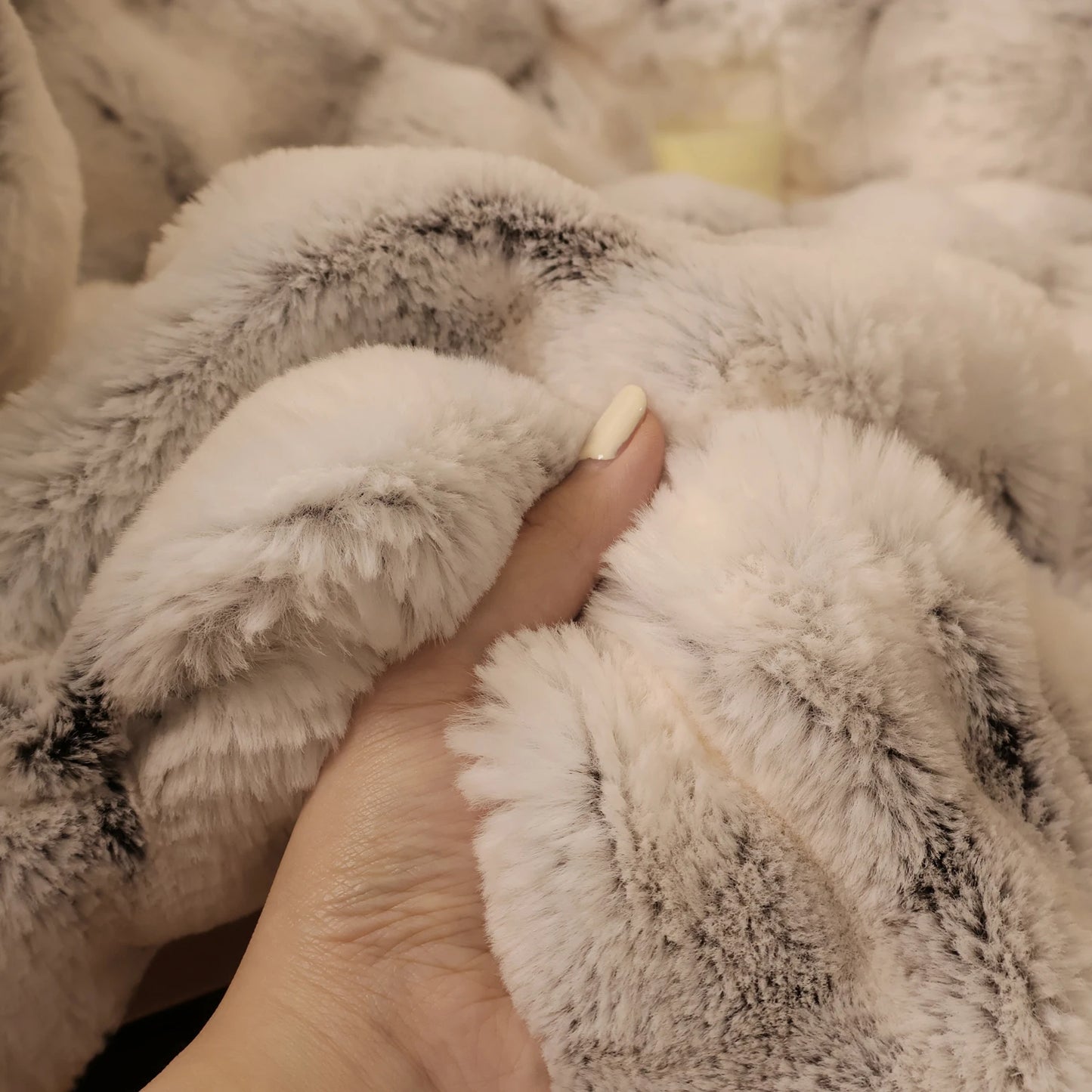 1 pc Faux Fur Blanket for Couch, Cozy Soft and Fuzzy Plush