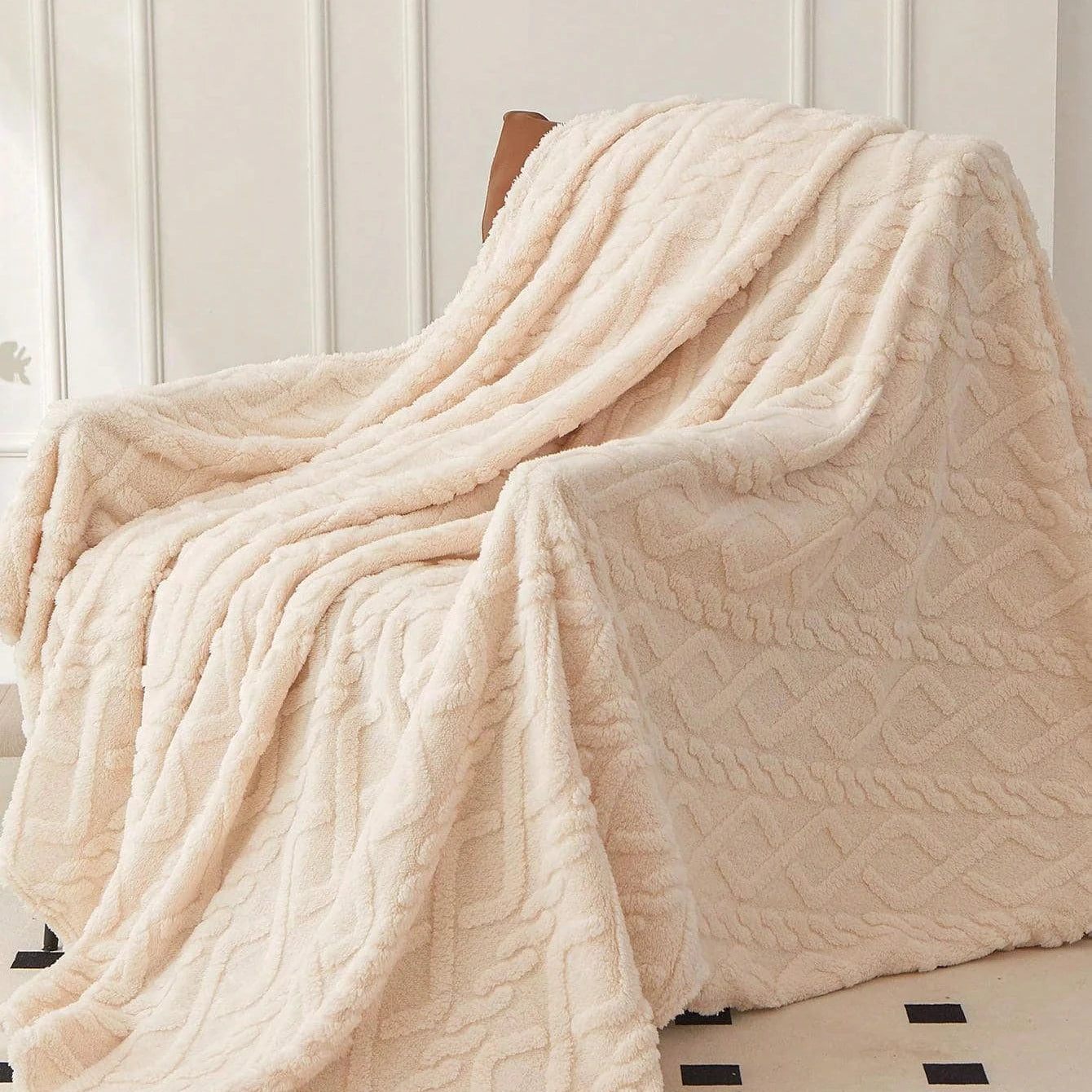 1pc Single-Layer Coral Fleece Blanket, Lightweight